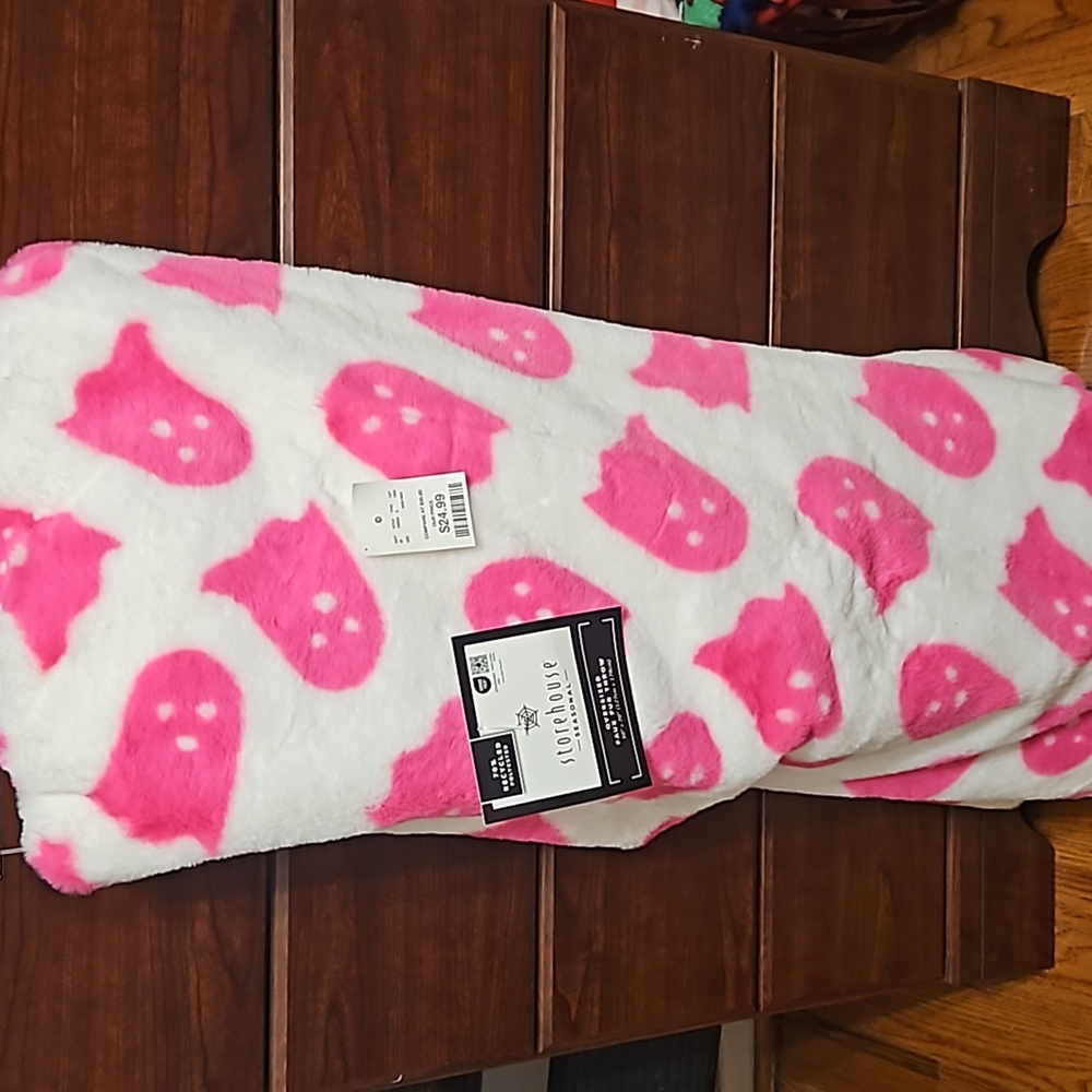 Homegoods TjMaxx Marshalls Halloween Oversized Faux Fur Throw white pink ghost